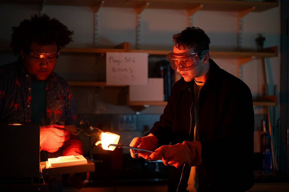 Our physics students in the GaMES Research lab push the boundaries of materials science, turning ideas into innovative solutions.